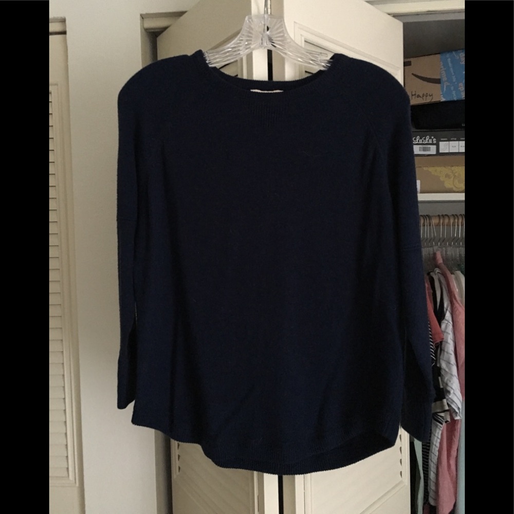Navy blue 3/4 sleeve sweater